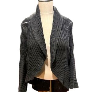 Venue gray sweater, open fringe front, size L